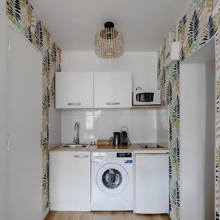 582 Pretty Pigalle - Superbe A